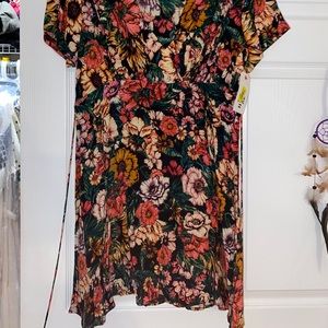 Billabong mini short sleeve floral dress size M
